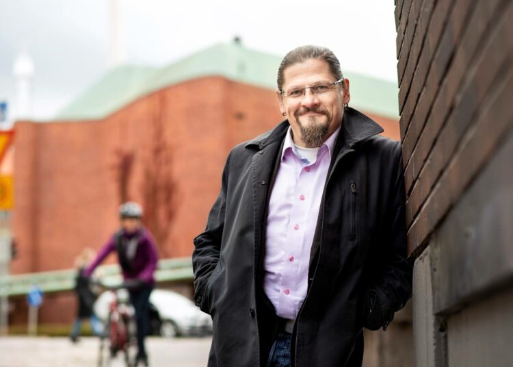 Vasemmistoliiton puoluesihteeri Mikko Koikkalainen luonnehtii kolmekymmentä vuotta sitten Kulttuuritalolla perustetun vasemmistoliiton olevan nyt sen näköinen kuin perustajat sen halusivatkin.
