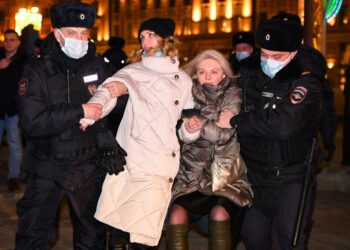 Pohjoismaiset vasemmistopuolueet haluavat EU:n antavan tukea ja turvapaikan venäläisille ja valkovenäläisille sodanvastustajille ja aseistakieltäytyjille. Turvallisuusjoukot ottivat mielenosoittajia kiinni Moskovassa keskiviikkona.