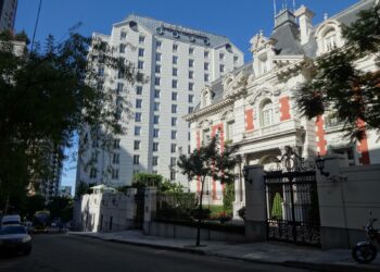 Buenos Airesista on tullut venäläisten synnytysturismin kohde. Argentiinan viranomaiset pelkäävät, että naisia on huijattu katteettomilla lupauksilla. Kuvassa hotelli Four Seasons Buenos Airesin tyylikkäässä Recoletan kaupunginosassa.