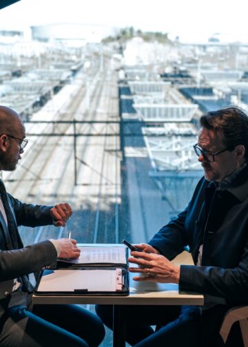 Toivo Haimi haastatteli Sauli Hievasta pohjoismaisia pääkaupunkeja yhdistävästä ratahankkeesta.