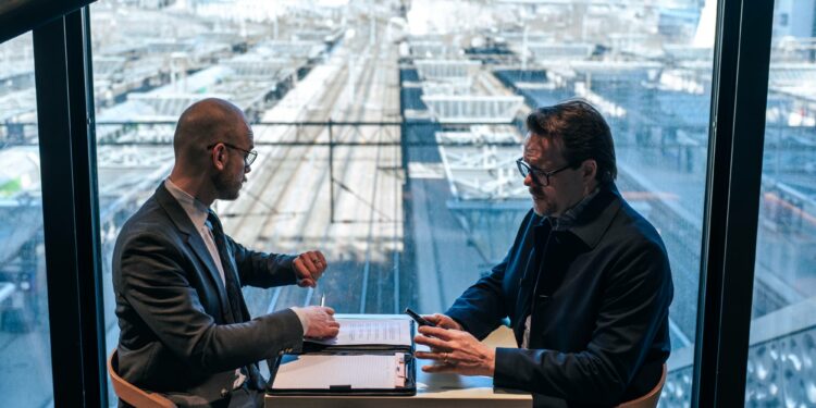 Toivo Haimi haastatteli Sauli Hievasta pohjoismaisia pääkaupunkeja yhdistävästä ratahankkeesta.