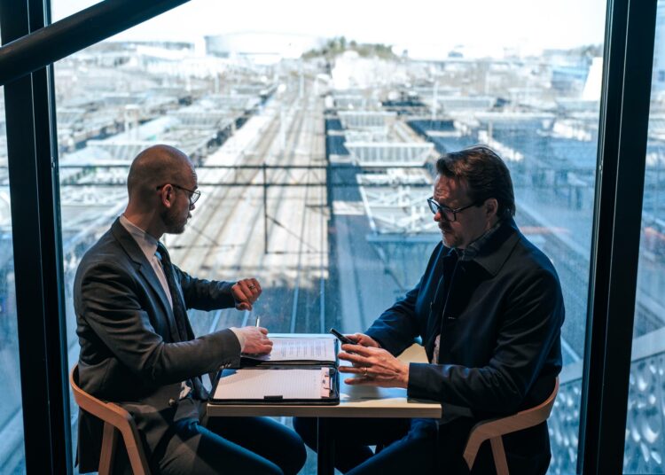 Toivo Haimi haastatteli Sauli Hievasta pohjoismaisia pääkaupunkeja yhdistävästä ratahankkeesta.