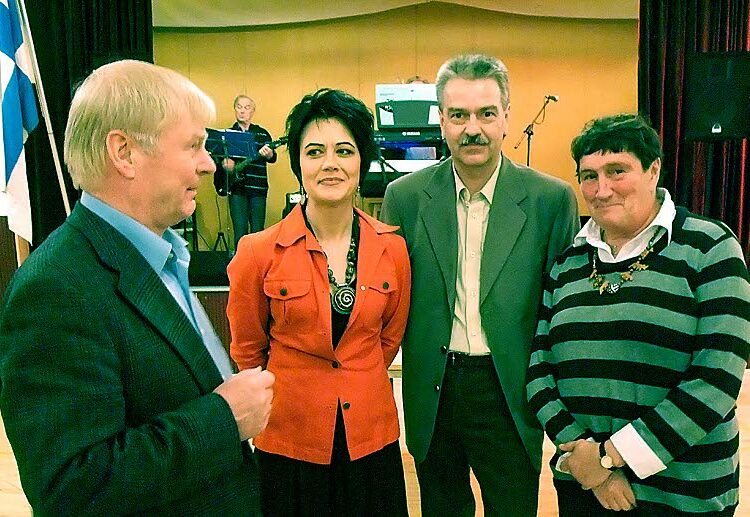 Mikko Kuoppa (vas.), Niina Koivuniemi, Harri Asikainen ja Inna Ilivitzky Akaan ja Valkeakosken Vasemmistoliiton eduskuntavaalikamppailun avaustilaisuudessa.