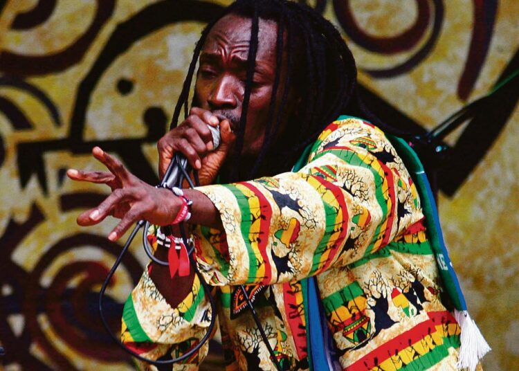 Obi Phrase Faces-festivaalilla kesällä 2011.