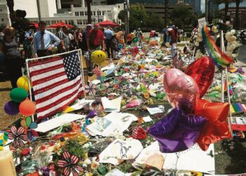 Pulse-yökerhon uhreja surraan Orlandossa, Floridassa.