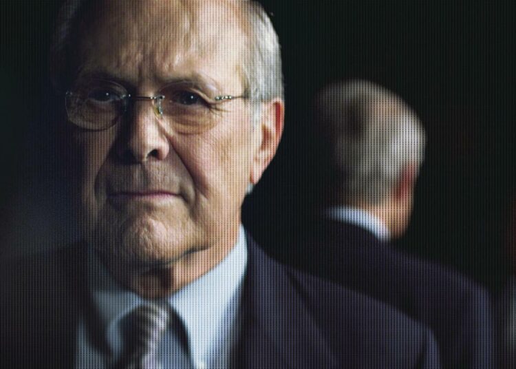 Dokumentissa nähdään paljon arkistomateriaalia Donald Rumsfeldin poliittiselta taipaleelta.