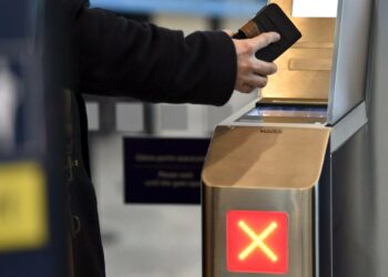 Sitkeä lentoliikenteen maapalveluja koskeva työriita ratkesi valtakunnansovitteluja Minna Helteen toiseen sovintoehdotukseen.