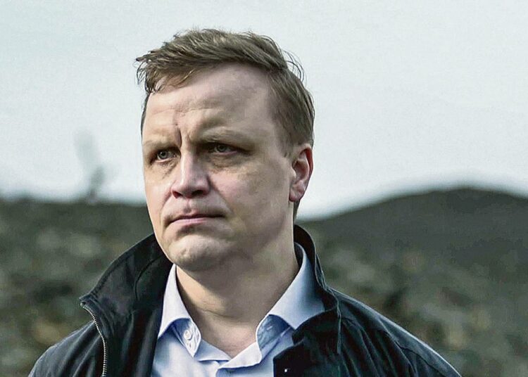 Jani Volanen tekee hienon roolityön kaivosjohtaja Pekka Peränä.