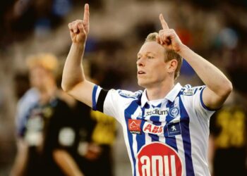 HJK:n Mikael Forssell juhli tekemäänsä 1–0-maalia jalkapallon Veikkausliigan ottelussa HJK–Honka Helsingissä 22. huhtikuuta 2014.