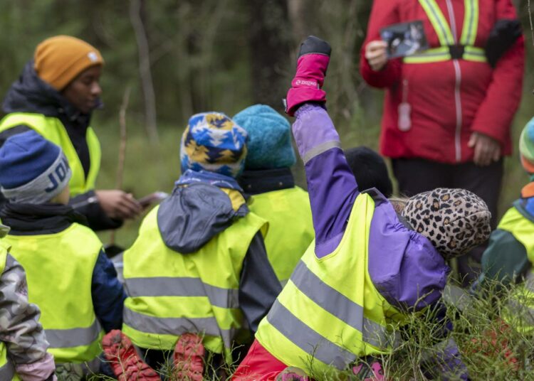 JHL esittää varhaiskasvatuksen opettajapulaan koulutusväylien lisäämistä ja kelpoisuuksien monipuolistamista.