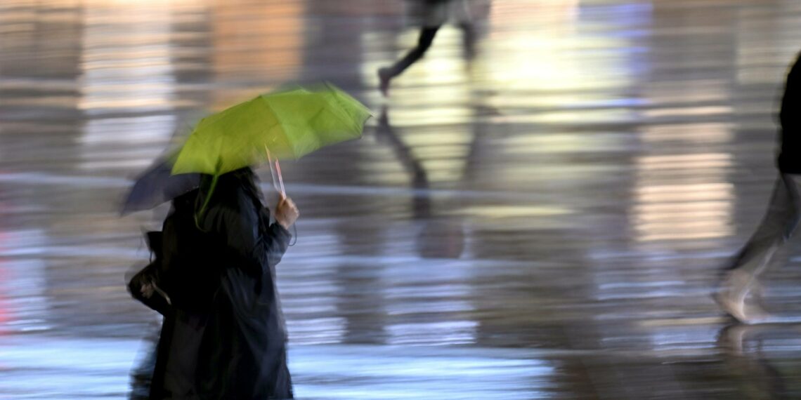 Vallitseva Etelä-Suomen sää ja yhteiskunnallinen todellisuus sointuvat täydellisesti yhteen.