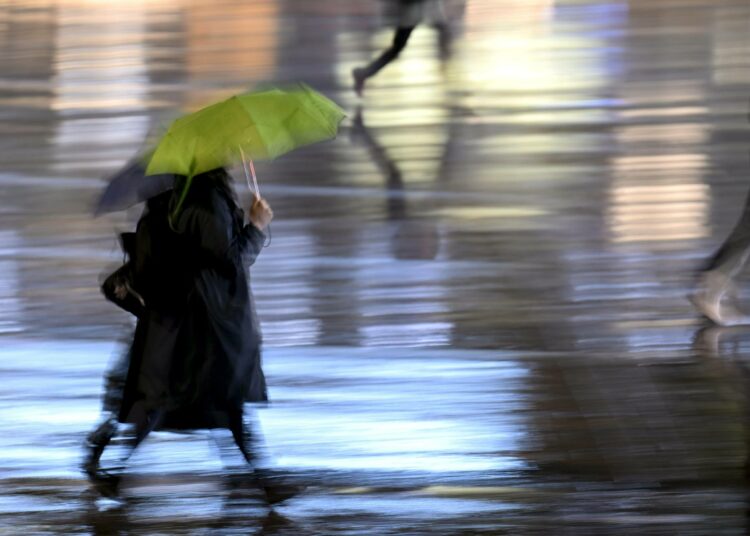 Vallitseva Etelä-Suomen sää ja yhteiskunnallinen todellisuus sointuvat täydellisesti yhteen.