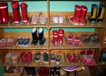 Nykyisin tiedetään, että lapsen kehitys ja kiintymyssuhde kietoutuvat tiukasti yhteen.