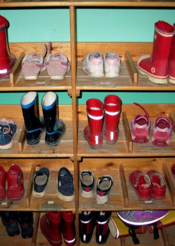 Nykyisin tiedetään, että lapsen kehitys ja kiintymyssuhde kietoutuvat tiukasti yhteen.