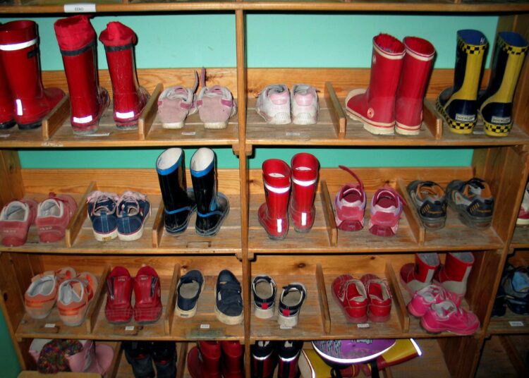 Nykyisin tiedetään, että lapsen kehitys ja kiintymyssuhde kietoutuvat tiukasti yhteen.