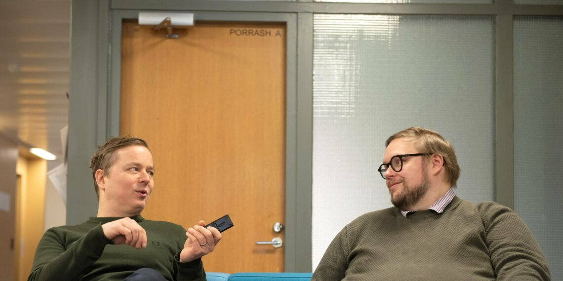 Veikko Erantia (oik.) haastatteli Jussi Virkkunen.