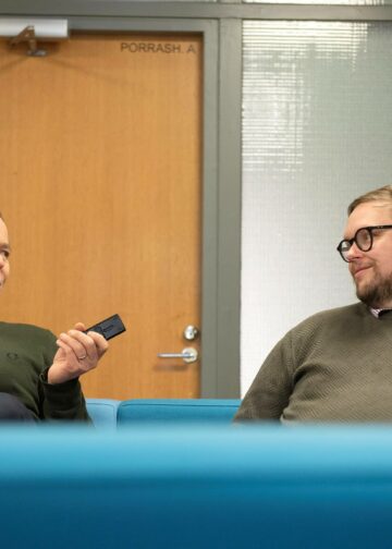 Veikko Erantia (oik.) haastatteli Jussi Virkkunen.