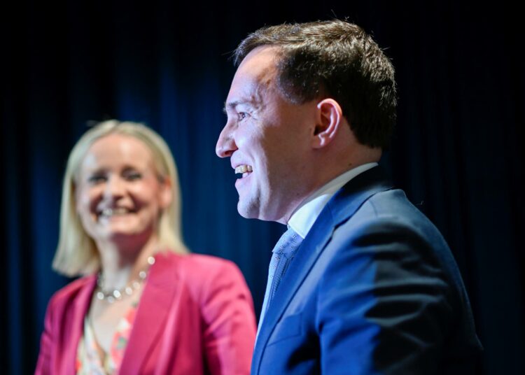 Wille Rydman iloitsi valinnastaan sosiaali- ja terveysministeriksi eilen keskiviikkona. Mukana asiasta tiedottamassa oli perussuomaisten puheenjohtaja, valtiovarainministeri Riikka Purra.