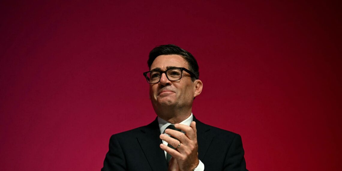 Uhkapelitermein voisi sanoa, että kaikki Andy Burnhamin pelimerkit on laitettu punaiselle, ja ruletti on pyörähtänyt käyntiin.