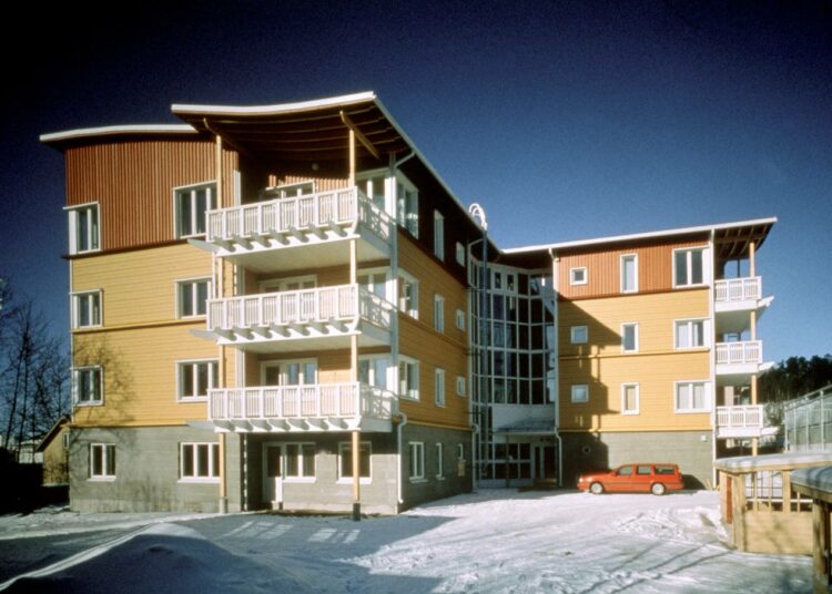Asunto-osakeyhtiö Lahden Pinja on yksi Suomen runsaasta kolmestakymmenestä puukerrostalosta.