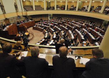 "Pitkät valtiopäivät" ovat tällä kerralla poikkeuksellisen pitkät, sillä vaaleja on siirretty kuukaudella.