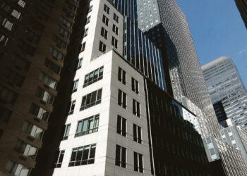 Vuonna 2008 Yhdysvalloista alkanut finanssikriisi koitui Irlannin kohtaloksi ja Anglo Irish Bank osoittautui mätäpaiseeksi. Kuvassa pankin rakennuksia New Yorkissa.