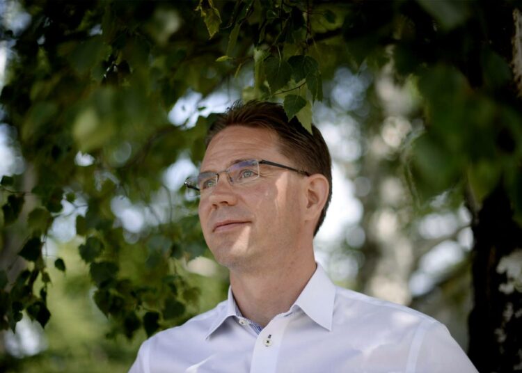 Seilattuaan kaksi vuotta sumussa on Katainen päätynyt ulapalle, vailla kiintopistettä mihin suunnistaa, sanoo Keskustan eduskuntaryhmän puheenjohtaja Kimmo Tiilikainen.