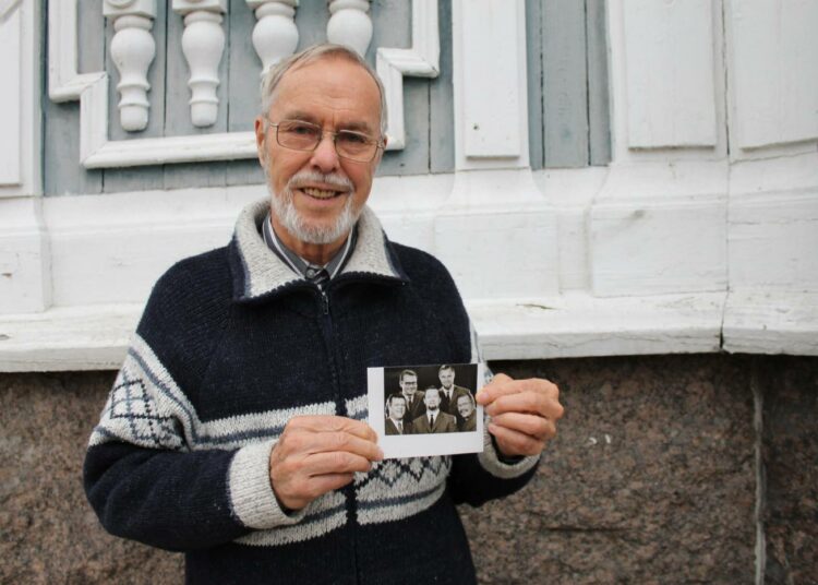 Heikki Kauppinen ja Pertti Metsärinteen orkesteri puolen vuosisadan takaa; siinä kuvassa klarinetisti Kauppinen on takarivissä oikealla.