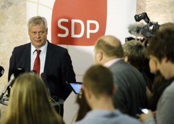 SDP:n puheenjohtaja Antti Rinne kertoi tiedotusvälineille siirtymisestään valtiovarainministeriksi.