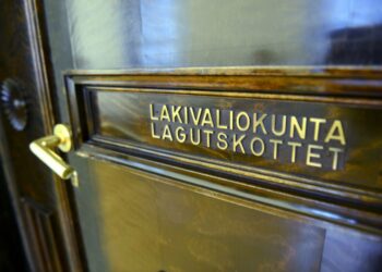 Eduskunnan lakivaliokunta äänesti 166 851 allekirjoitusta saaneen kansalaisaloitteen kumoon. Lopullisen päätöksen tekee eduskunnan täysistunto syksyllä.