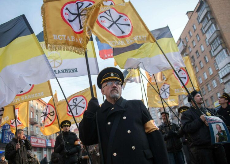 Venäläisiä nationalisteja marssilla ”kansallisen yhtenäisyyden päivänä” 4.11.