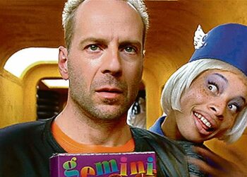The Fifth Element – puuttuva tekijä on huumorilla kuorrutettu tieteisseikkailu tulevaisuuden taksikuskista. Kuvassa Bruce Willis.