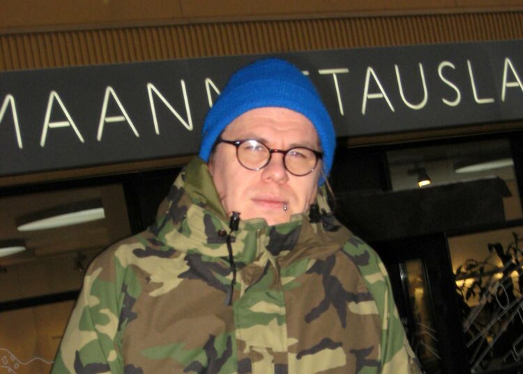 Lähihoitajat tekevät kolmivuorotyötä. Oskari Ahtola tekee tulevana jouluna yötyötä.