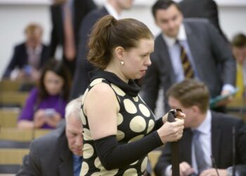 – Hallitus tekisi parempia esityksiä, jos se työttömien leimaamisen sijaan tutustuisi heidän arkeensa ja ongelmiinsa, Anna Kontula arvioi.