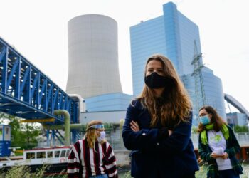 Nuorten ilmastolakkolaisten Fridays for Future -liike osoittamassa mieltään Datteln 4 -voimalan luona viime viikolla.