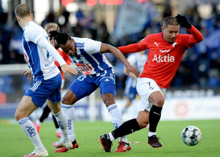 Kilvoittelu  Vakioveikkauksen Suomen mestaruudesta alkaa, ja Kansan Uutiset on tuttuun tapaan mukana. Kuva Veikkausliikan ottelusta HJK-HIFK Helsingistä.