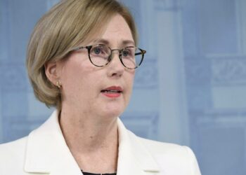 Työministeri Tuula Haataisen mukaan hallitus tekee vielä tämän vuoden aikana päätöksiä ikääntyneiden työllisyydestä.