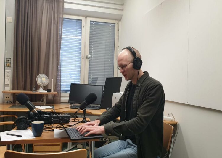 Kaikki Uusiksi -podcastin vieraana oli viestintätutkija Timo Harjuniemi.
