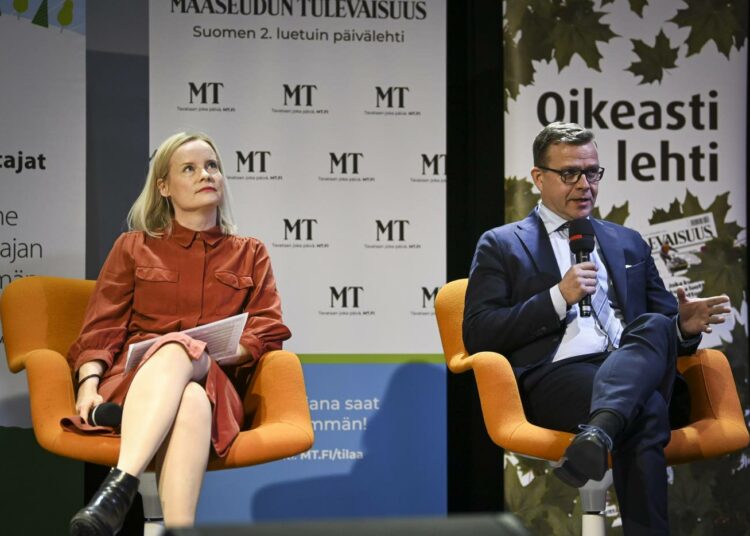 Riikka Purra ja Petteri Orpo johtavat oikeistopuolueita.