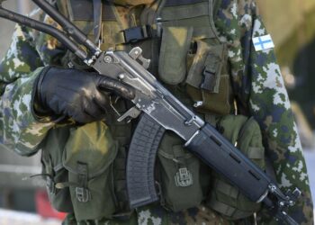 Suomi antaa Ukrainalle 2 500 rynnäkkökivääriä ja kertasinkoja.