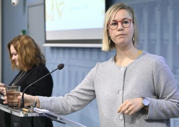 Budjettiriihessä sovittu ostovoimapaketti on tarpeen erityisesti pienituloisten ja lapsiperheiden tukemiseksi poikkeuksellisessa tilanteessa, sanoo sosiaali- ja terveysministeri Hanna Sarkkinen.