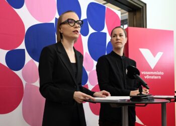 Minja Koskela ja Hanna Sarkkinen esittelivät vasemmistoliiton vaihtoehtobudjetin.