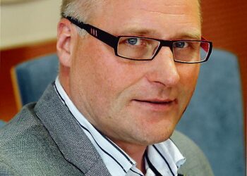 Tero Ristimäki varoittaa sosiaalitoimen lomautusten kerrannaisvaikutuksista.