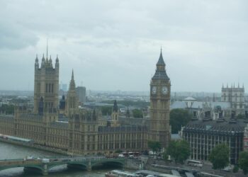 Kulukorvausskandaali riepottelee Britannian parlamenttia.