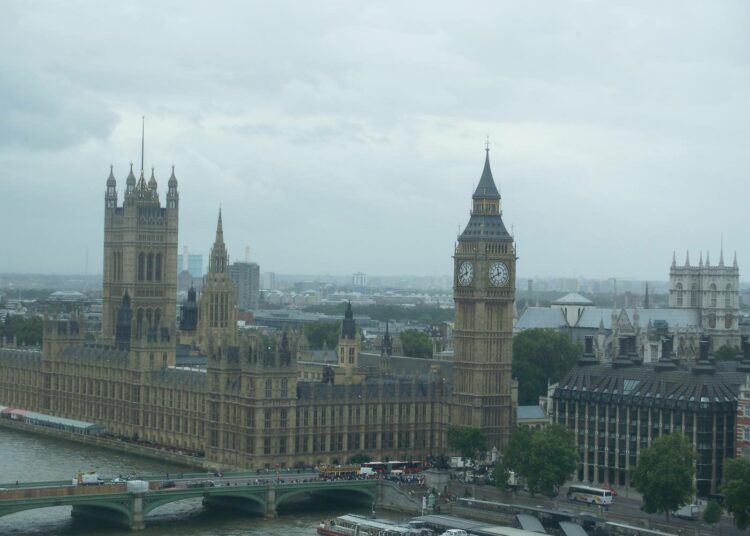 Kulukorvausskandaali riepottelee Britannian parlamenttia.