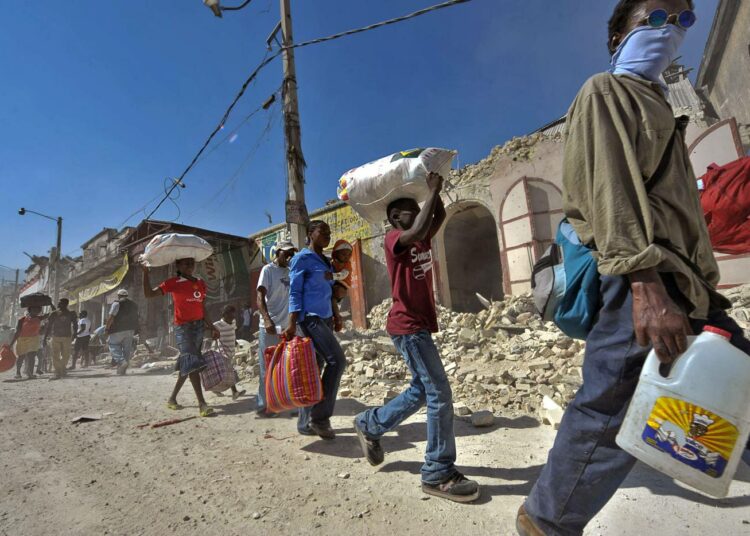 Haitin pääkaupunki Port-au-Prince suuren maanjäristyksen jälkeen.