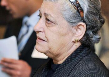 Suomesta lähtemään määrätty egyptiläisisoäiti Eveline Fadayel vieraili Eduskunnassa torstaina 27. toukokuuta.