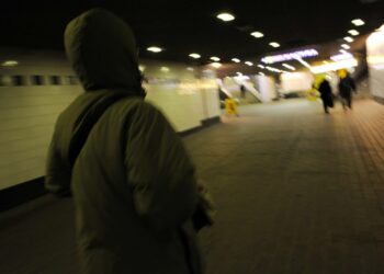 Prekaarissa yhteiskunnassa ei ole yhteistä rintamaa, takaseinää joka estää pakenemasta.