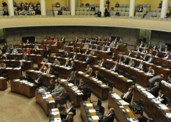 Eduskunta keskusteli tiistaina keskustan kuntapalveluista tekemän välikysymyksen pohjalta.