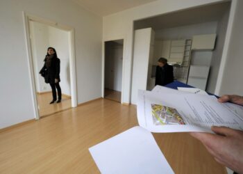 Pellervon taloustutkimus ennustaa, että asuntojen hinnat laskevat tänä vuonna 1,8 prosentilla. Hypoteekkiyhdistyksen Matti Inhan mukaan tällainen hinnanlasku menee normaaliin tinkimisvaraan.